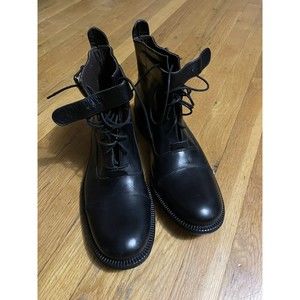 Pre Owned Kenneth Cole Black Boots Size 8.5 in Like-new condition
